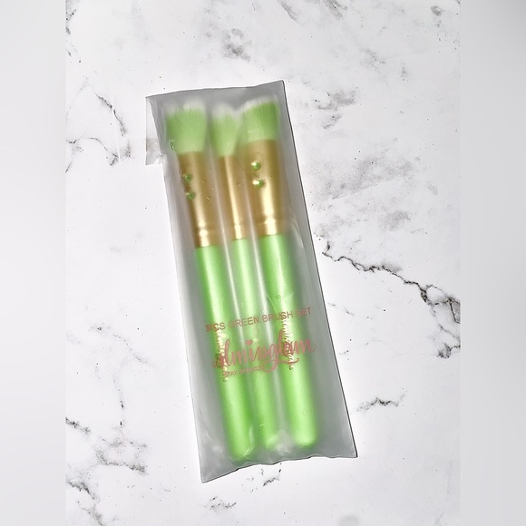 3 Piece Face Makeup Brushes - Picture 3 of 3